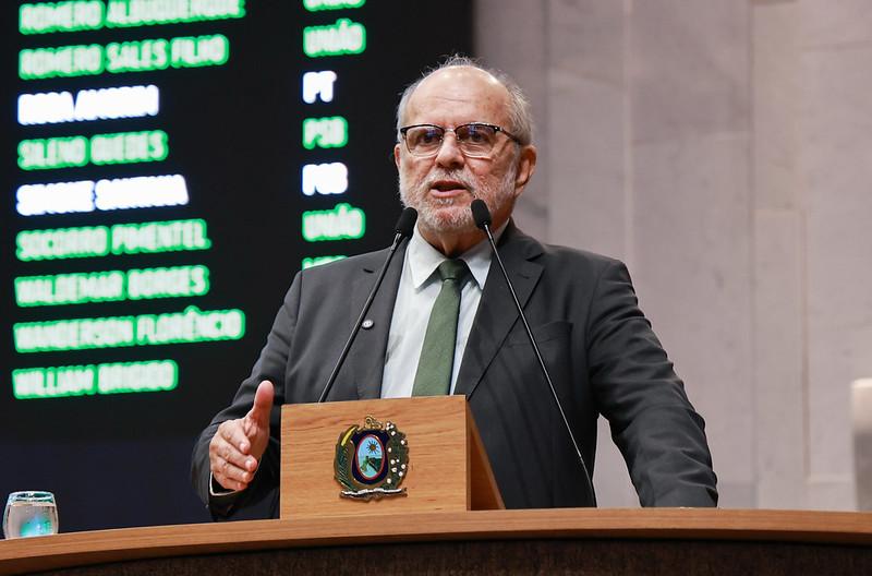 WALDEMAR BORGES COBRA REFOR&Ccedil;O DA SEGURAN&Ccedil;A PARA MOTOTAXISTAS DE GRAVAT&Aacute;